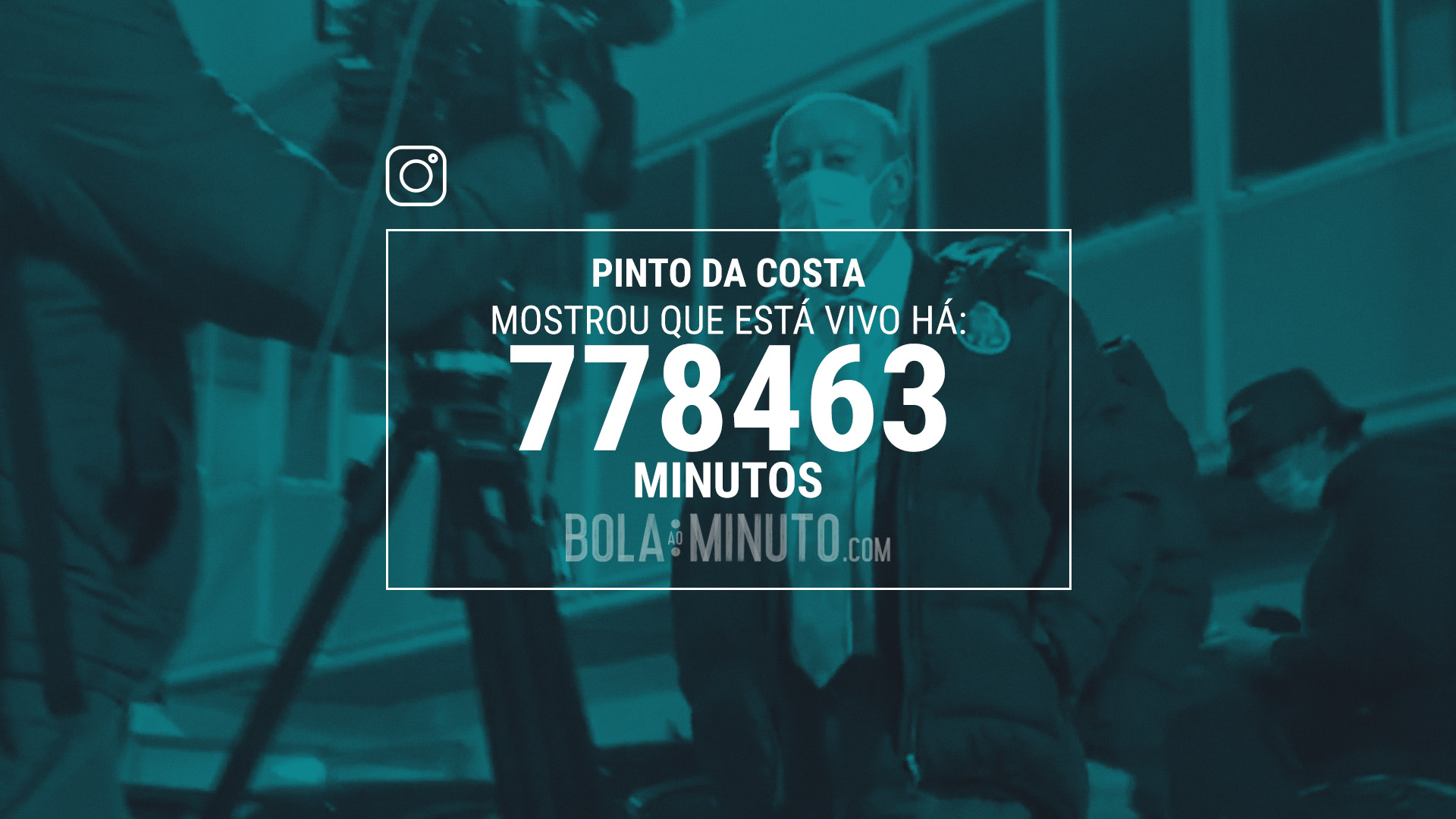 Cartão para partilhar no Instagram sobre fundo azul-petróleo: «Pinto da Costa mostrou que está vivo há: 778463 minutos»